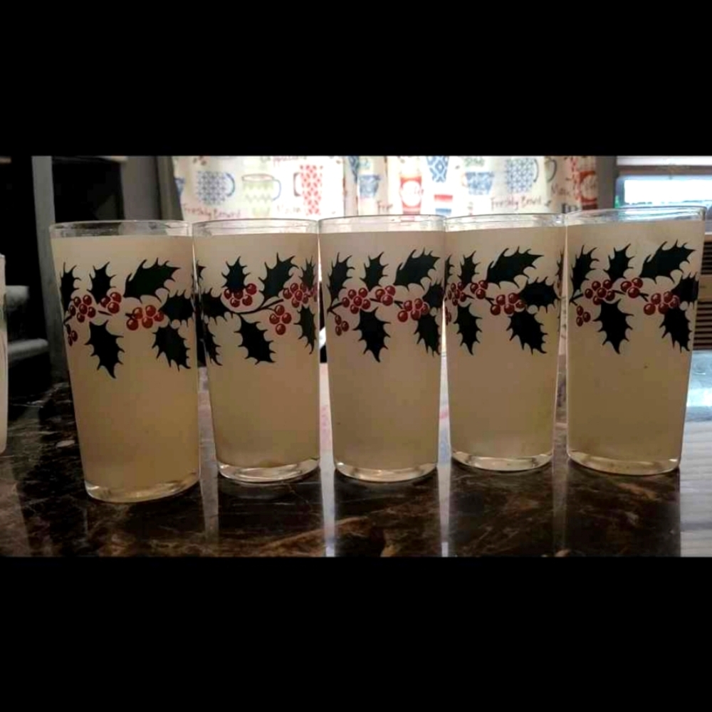 Holiday cups